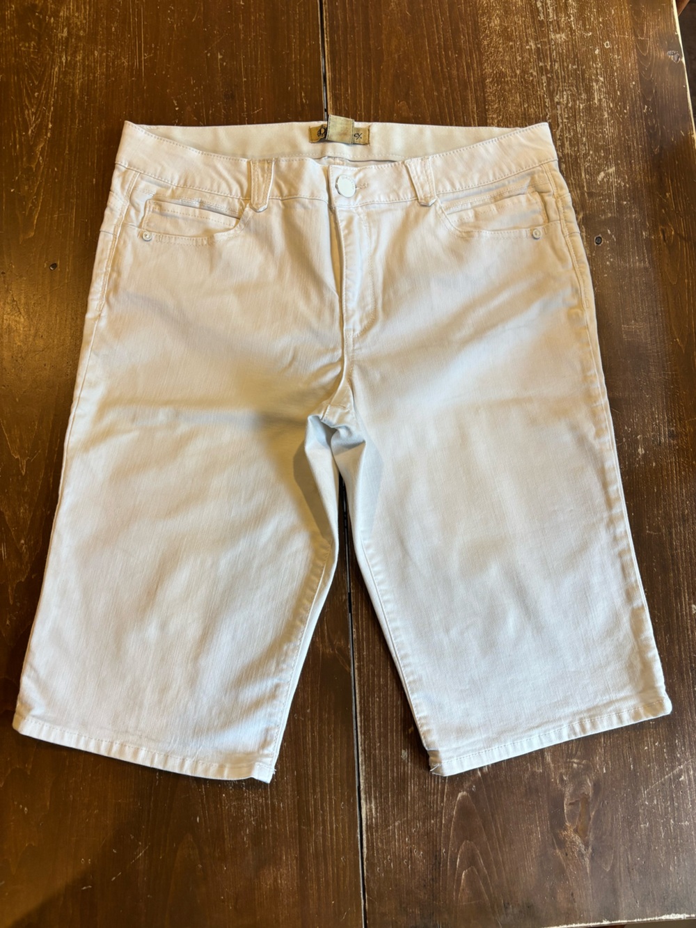 Democracy White Denim Shorts Women’s 16